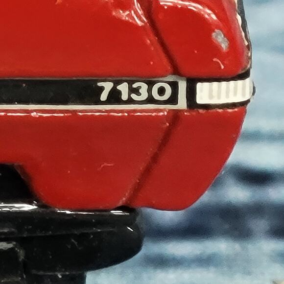 Vtg 1/64 scale Ertl die-cast/plastic Case IH 7130 tractor & Silage Chopper box - Picture 3 of 8